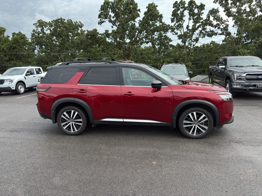 2024 Nissan Pathfinder Platinum photo 5