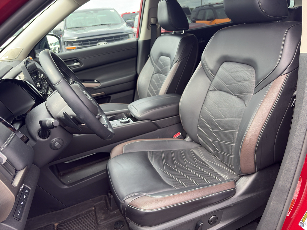 2024 Nissan Pathfinder representative vehicle photo
