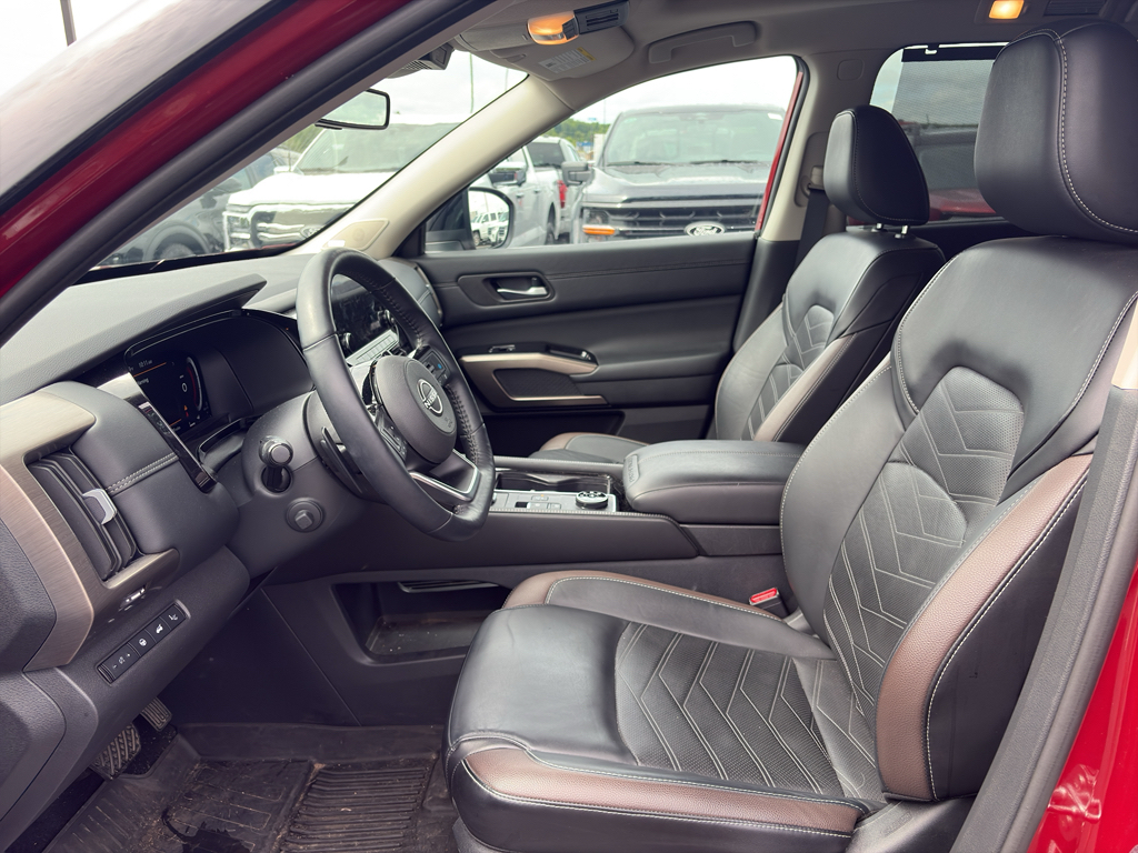 2024 Nissan Pathfinder representative vehicle photo