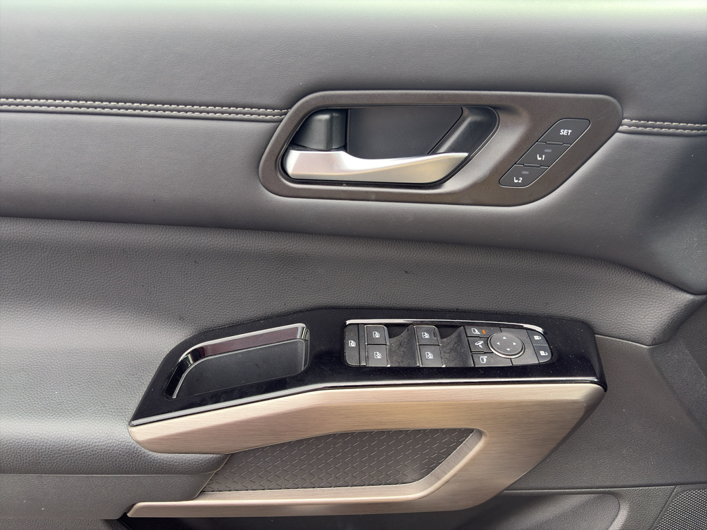 2024 Nissan Pathfinder representative vehicle photo
