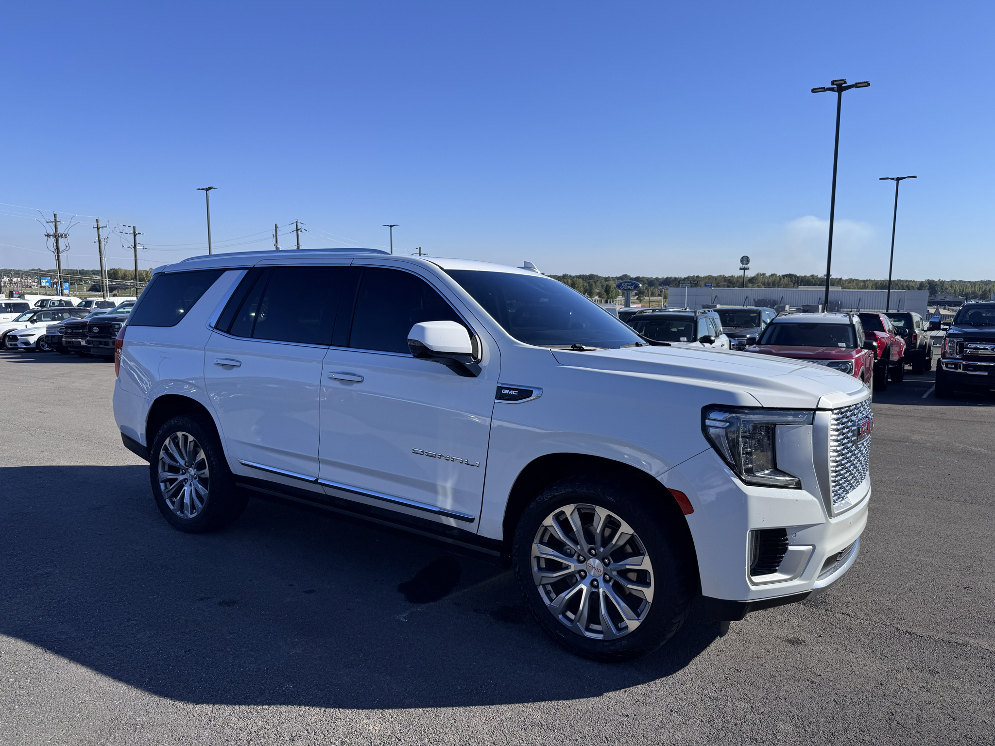 2023 GMC Yukon Denali photo 4