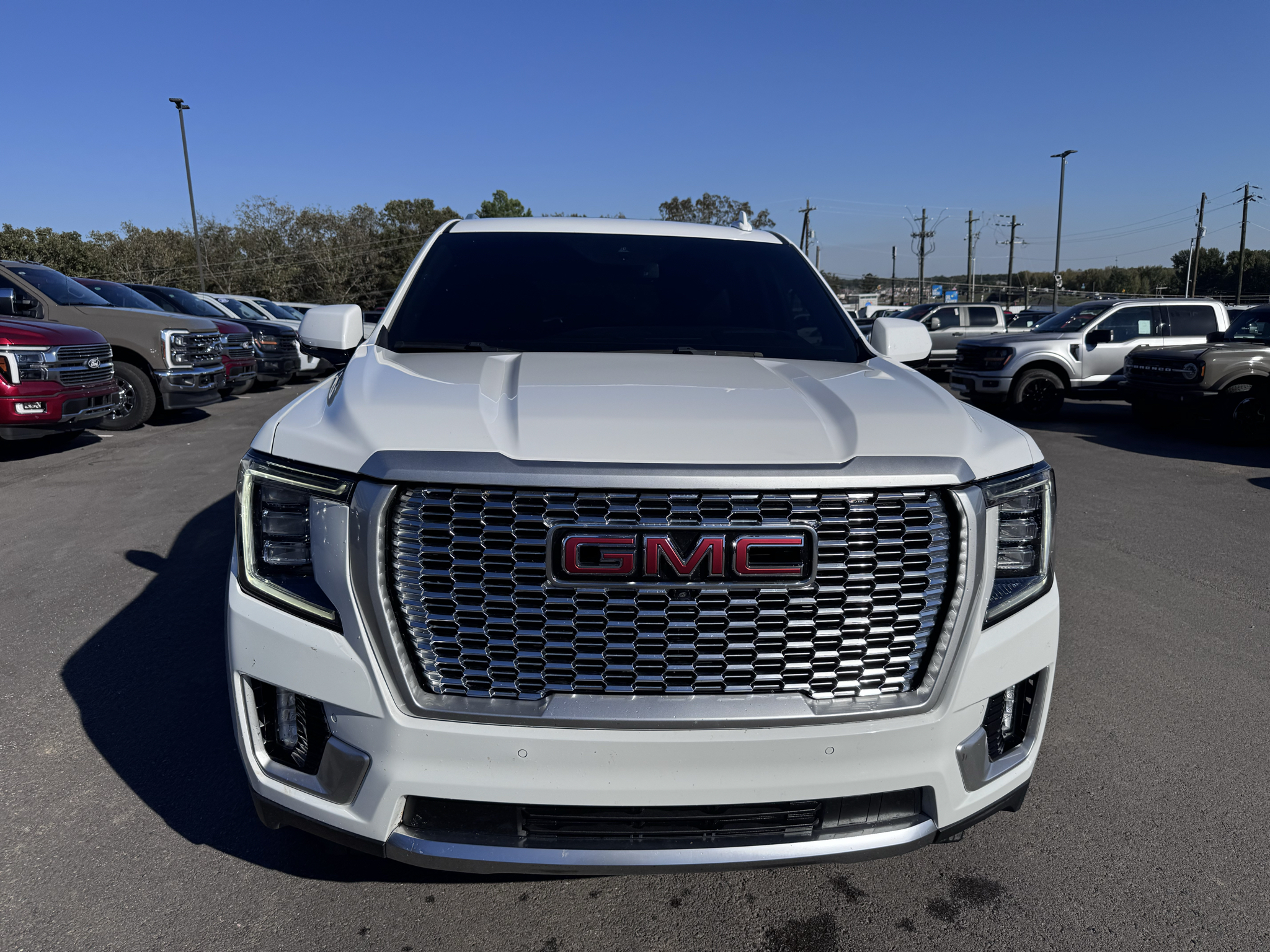 2023 GMC Yukon Denali photo 2