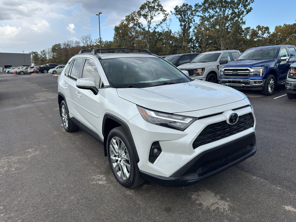 2024 Toyota RAV4 XLE Premium photo 3