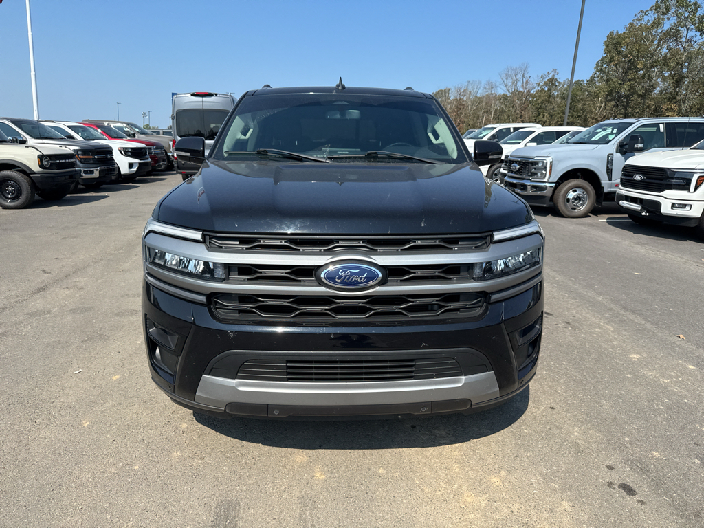 2023 Ford Expedition XLT photo 2