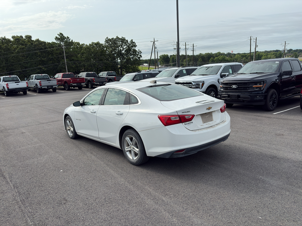 2020 Chevrolet Malibu LS photo 2