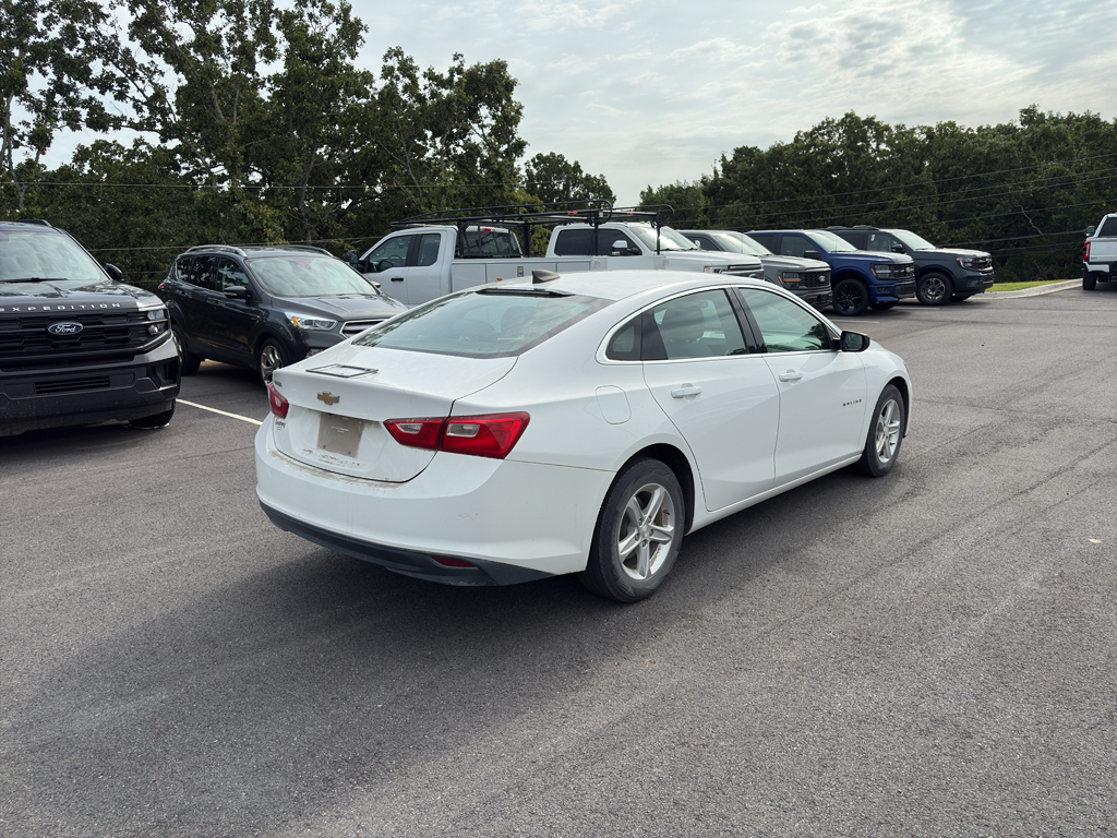 2020 Chevrolet Malibu LS photo 3