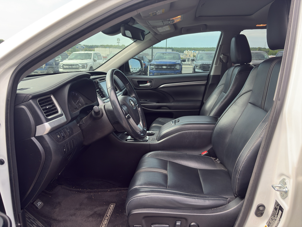 2017 Toyota Highlander representative vehicle photo