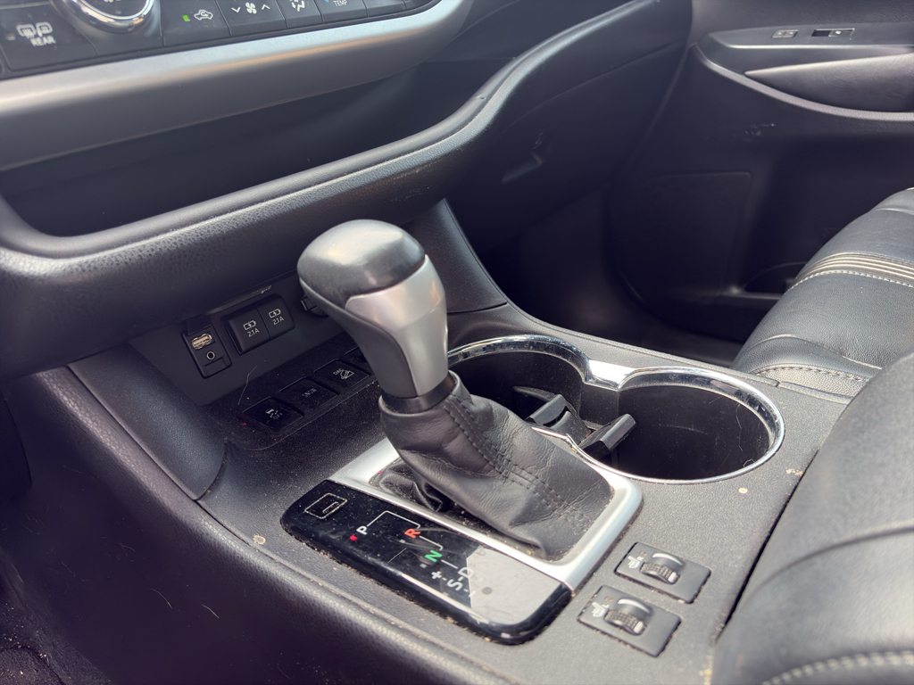 2017 Toyota Highlander representative vehicle photo