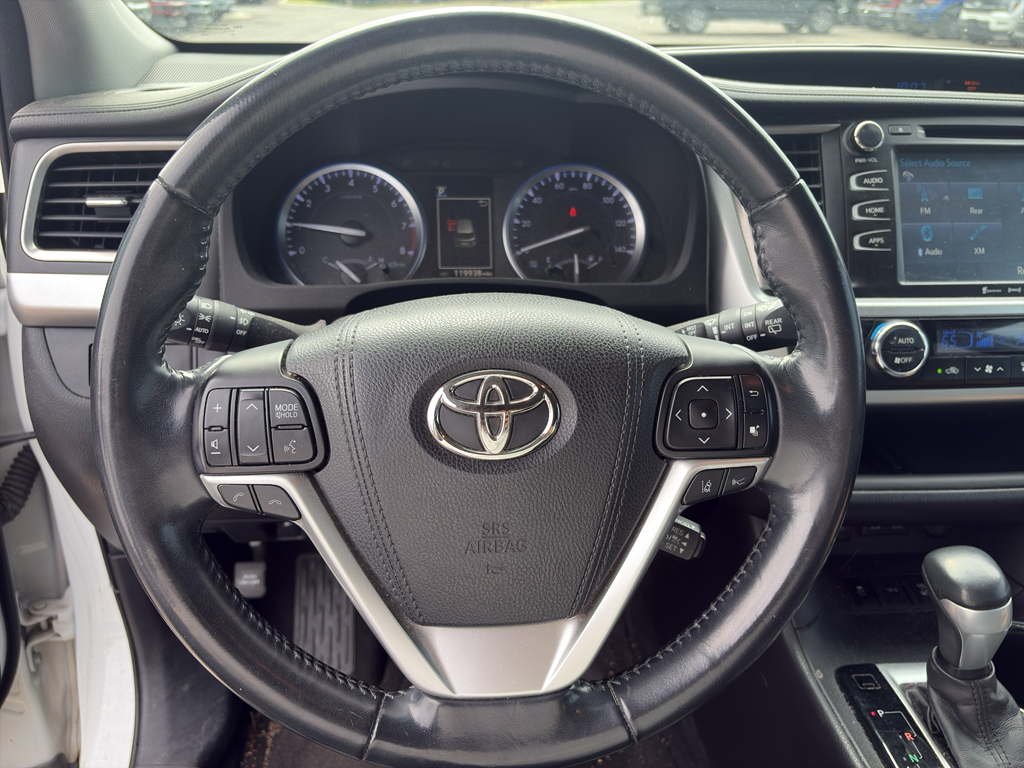 2017 Toyota Highlander SE photo 6