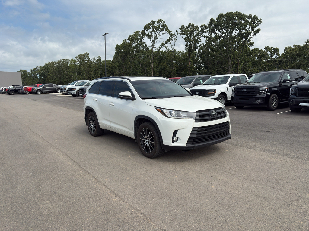 2017 Toyota Highlander SE photo 4