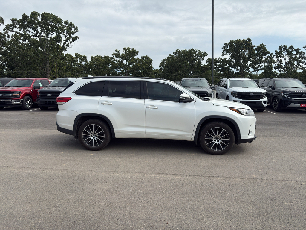 2017 Toyota Highlander SE photo 5