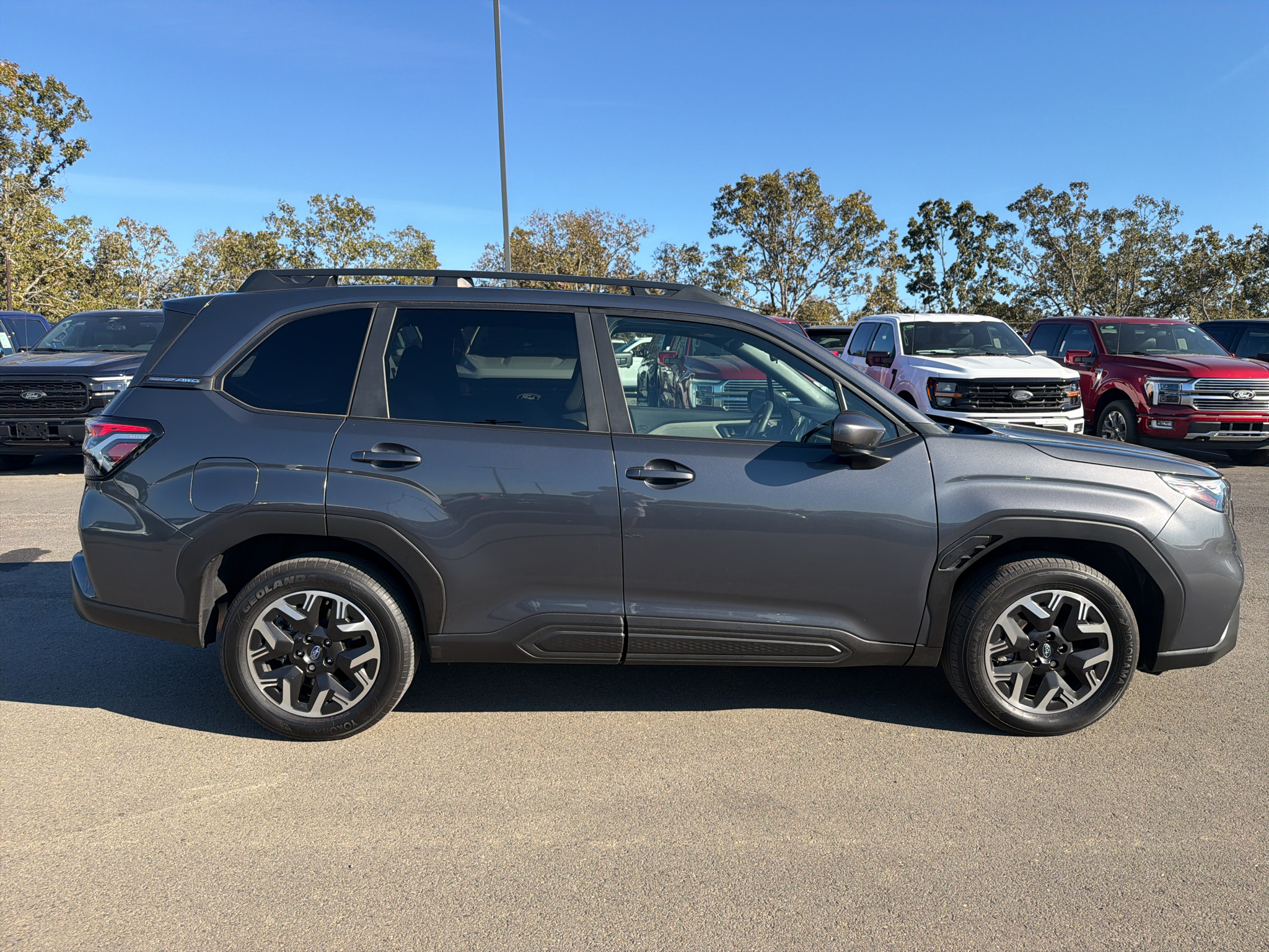 2025 Subaru Forester Premium photo 4