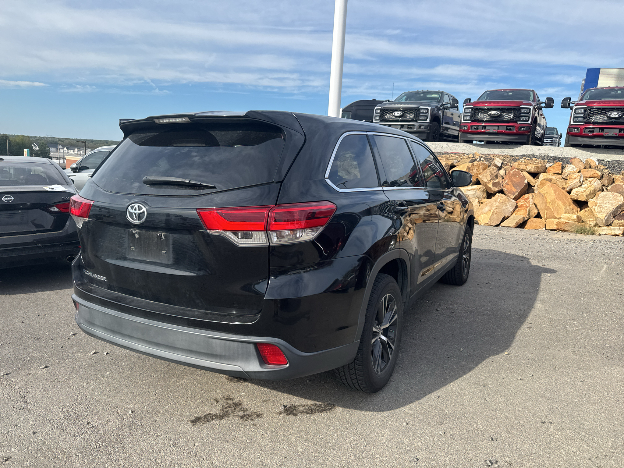 2019 Toyota Highlander LE photo 6