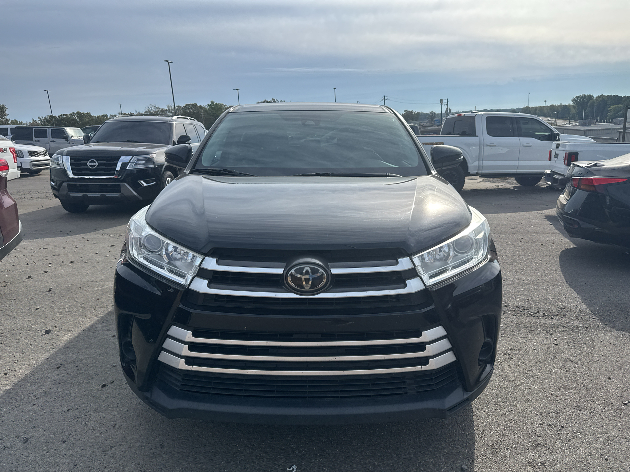 2019 Toyota Highlander LE photo 2