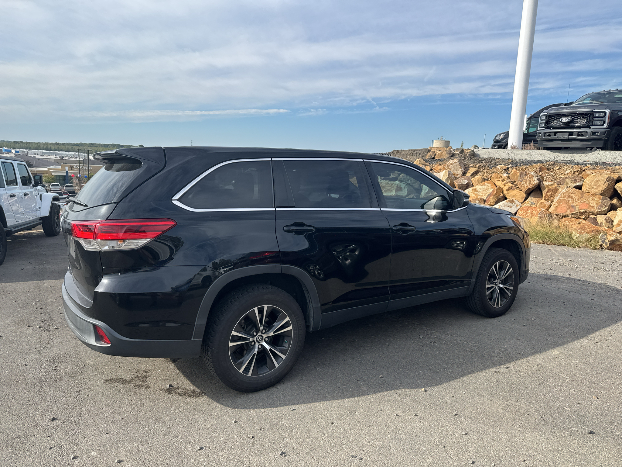 2019 Toyota Highlander LE photo 5