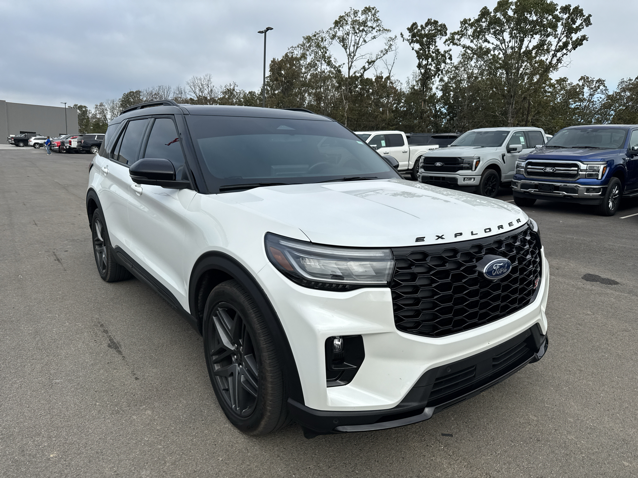 2025 Ford Explorer ST photo 3