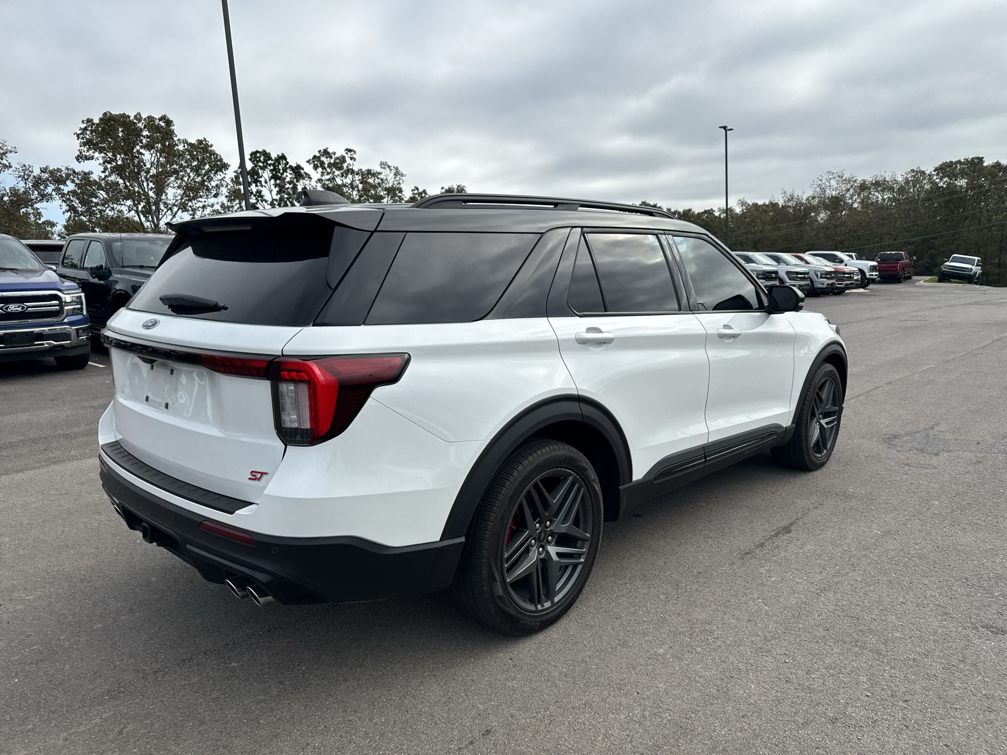 2025 Ford Explorer ST photo 6