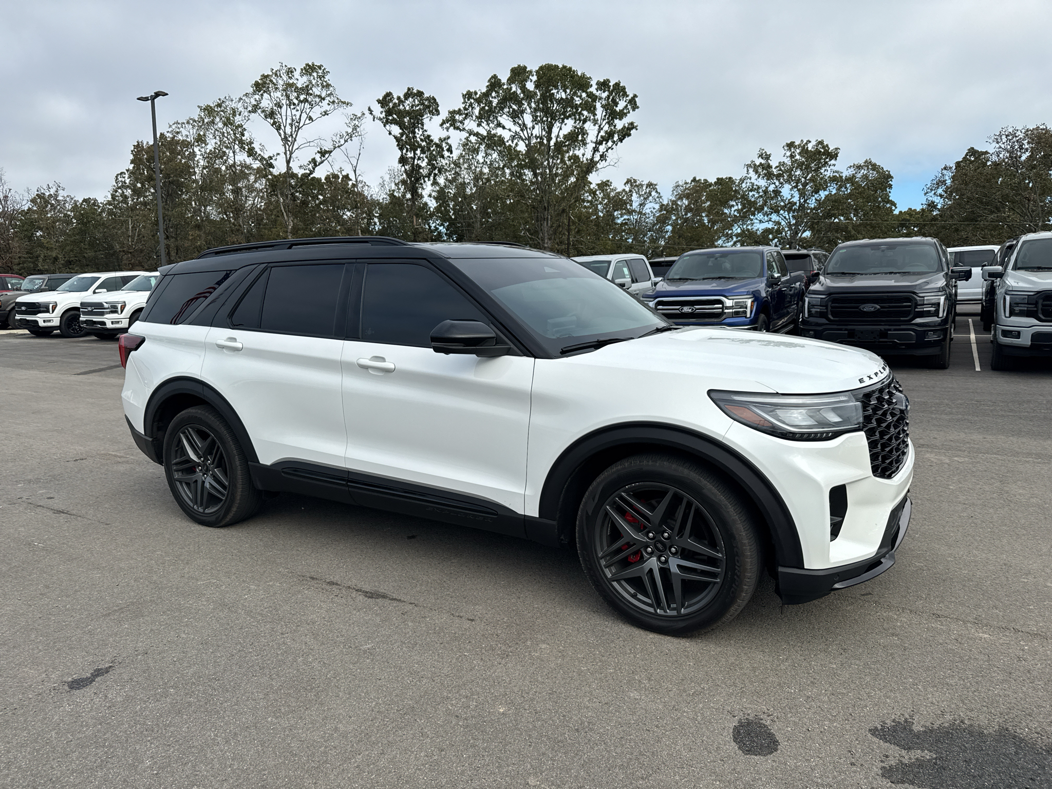 2025 Ford Explorer ST photo 4
