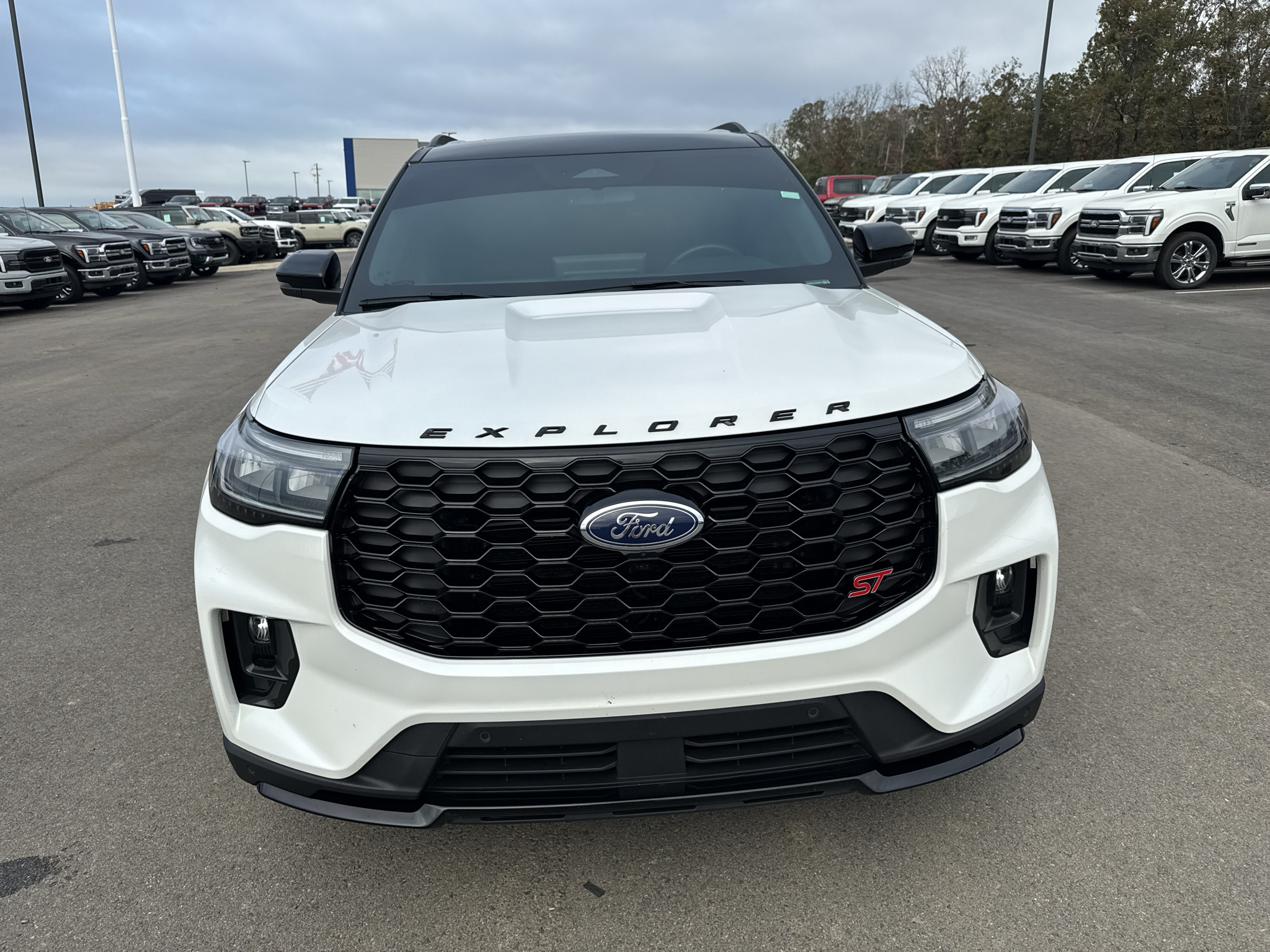 2025 Ford Explorer ST photo 2