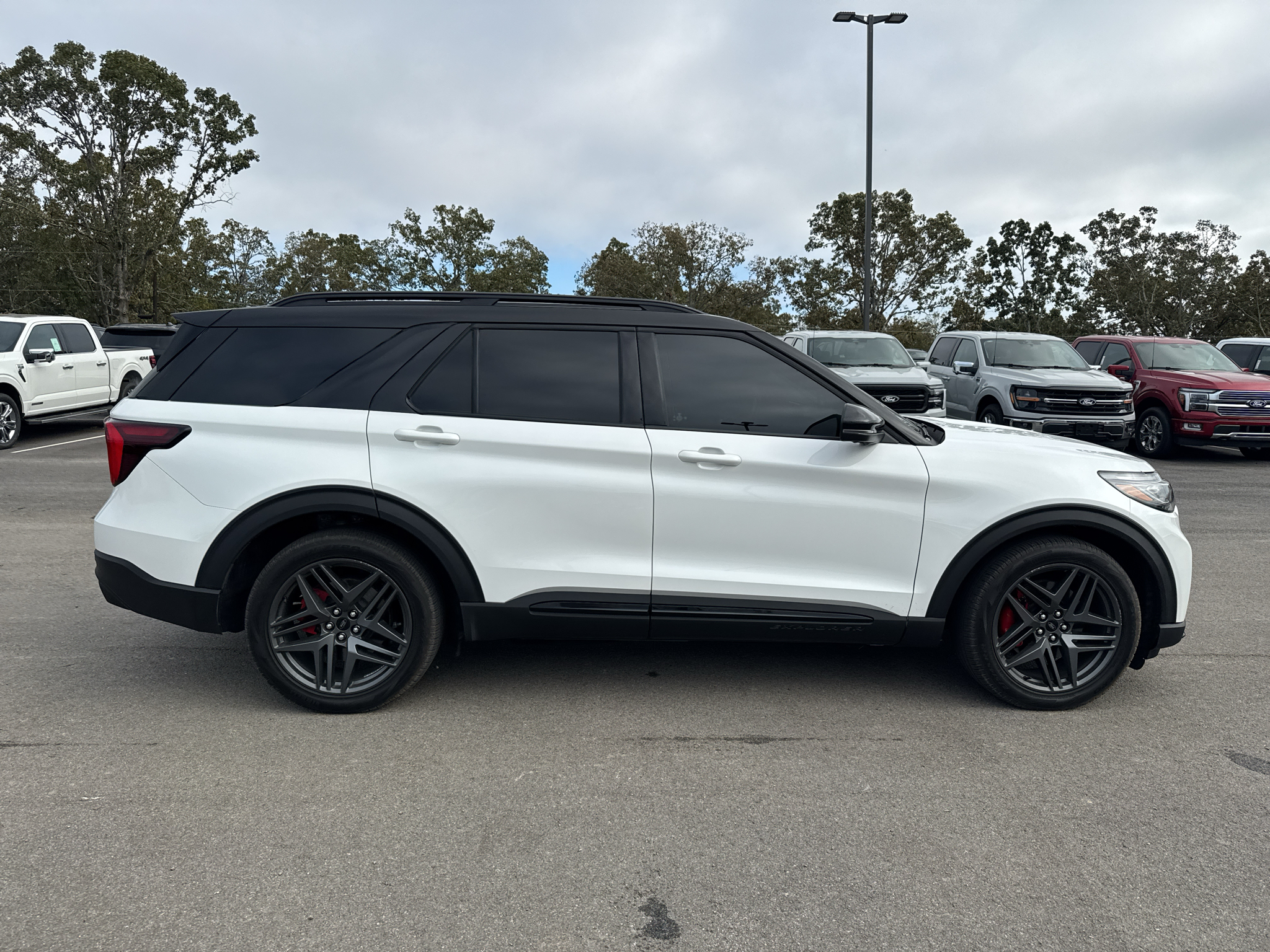 2025 Ford Explorer ST photo 5