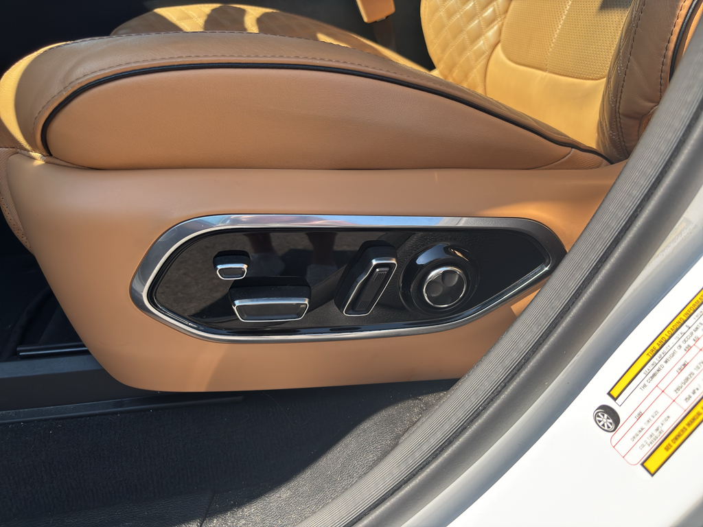 2024 Jeep Grand Cherokee L representative vehicle photo