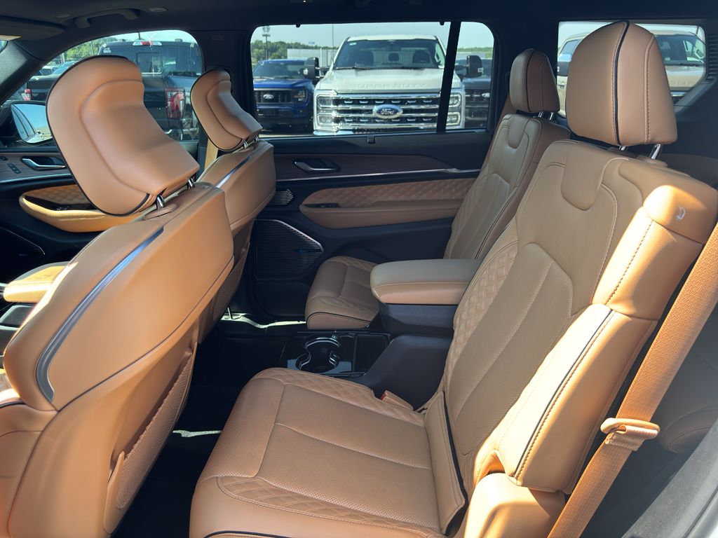 2024 Jeep Grand Cherokee L representative vehicle photo