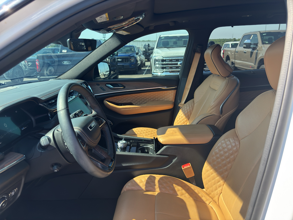 2024 Jeep Grand Cherokee L representative vehicle photo