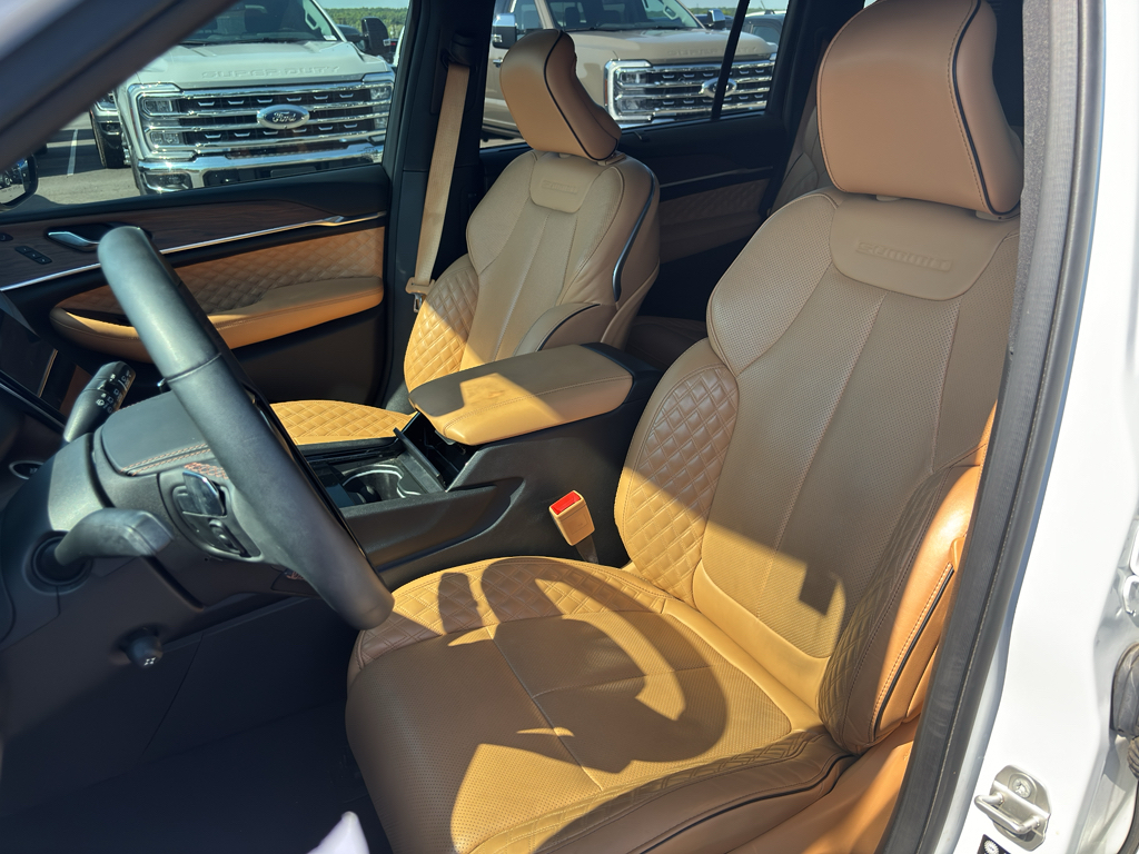 2024 Jeep Grand Cherokee L representative vehicle photo