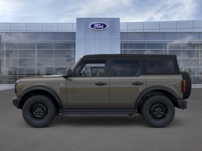 2026 Ford Bronco Outer Banks photo 3