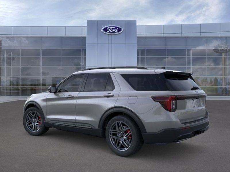 2026 Ford Explorer ST-Line photo 4