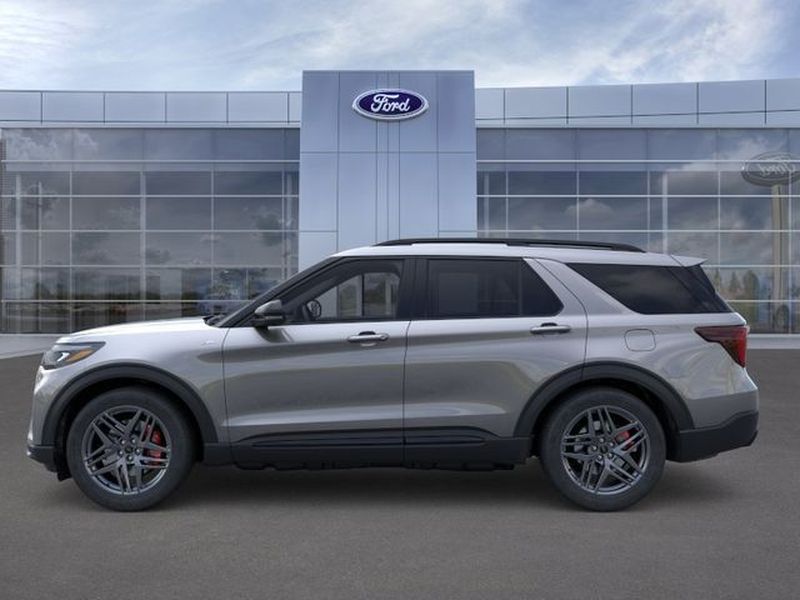 2026 Ford Explorer ST-Line photo 3