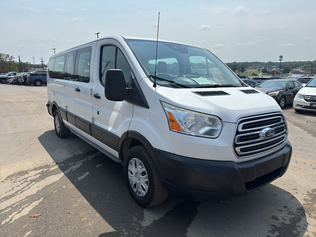 2017 Ford Transit Wagon XLT photo 3