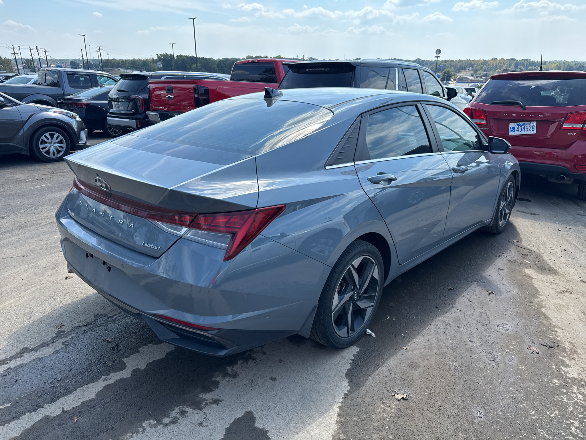 2023 Hyundai Elantra Limited photo 4