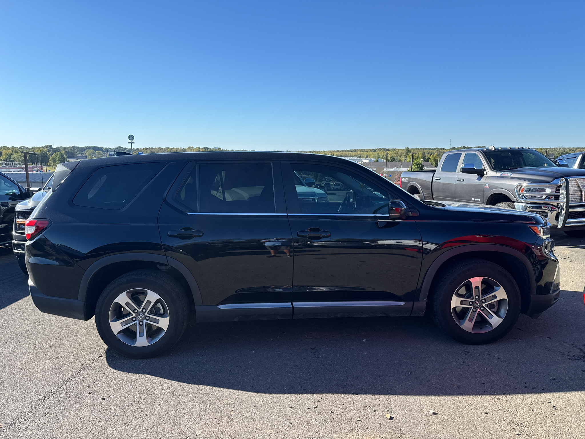 2025 Honda Pilot EX-L photo 4