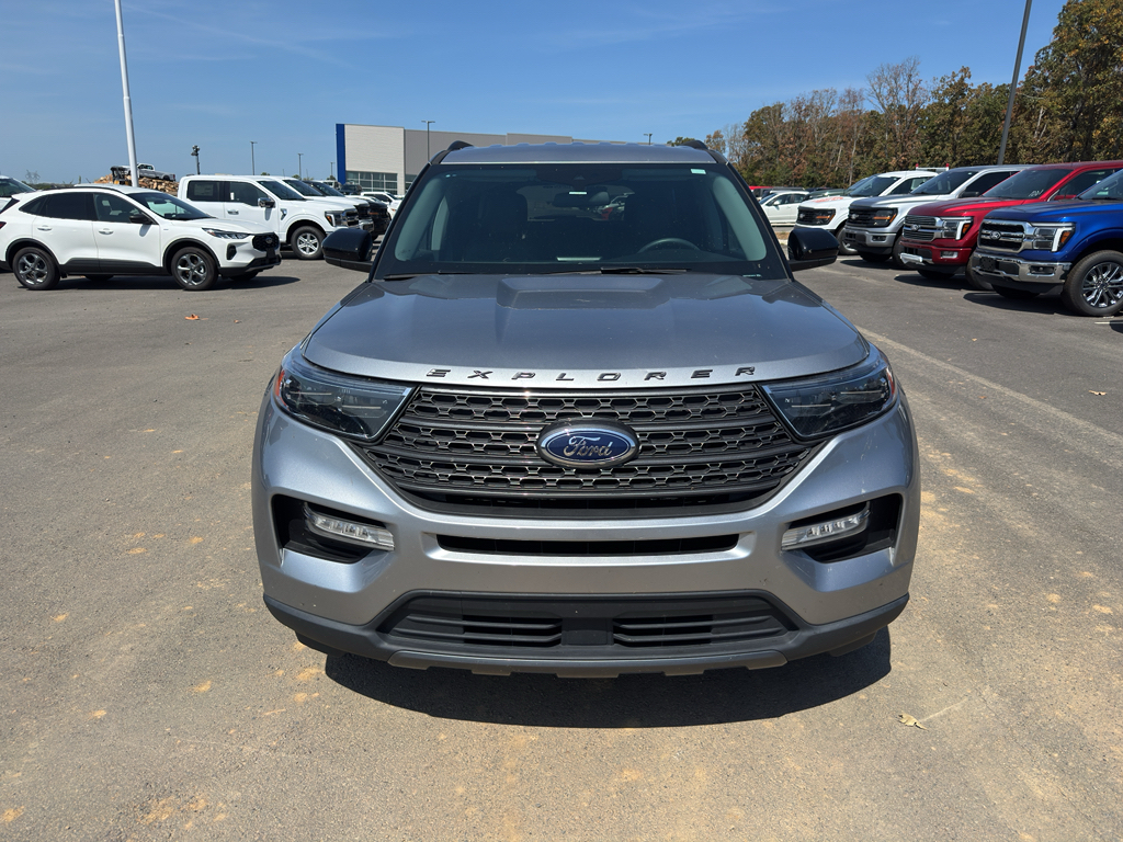 2023 Ford Explorer XLT photo 2