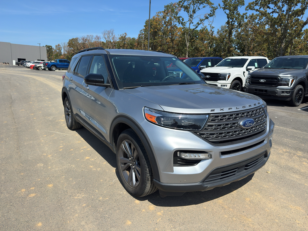 2023 Ford Explorer XLT photo 3