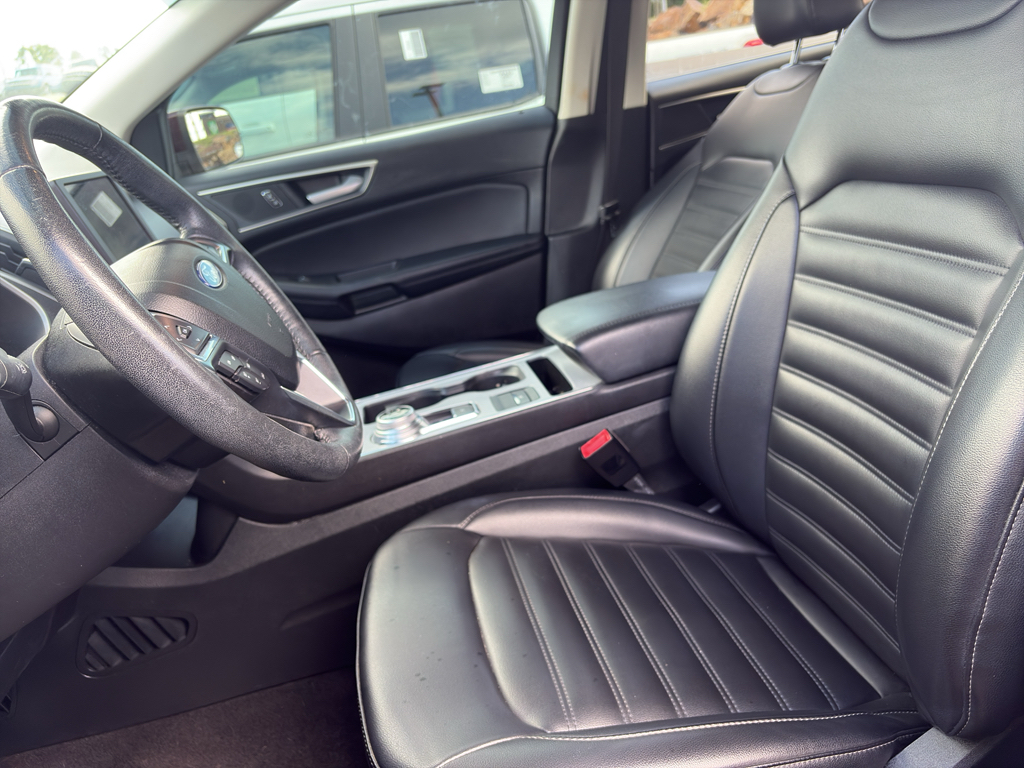 2021 Ford Edge representative vehicle photo