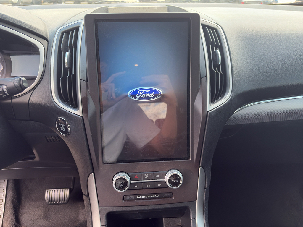 2021 Ford Edge representative vehicle photo