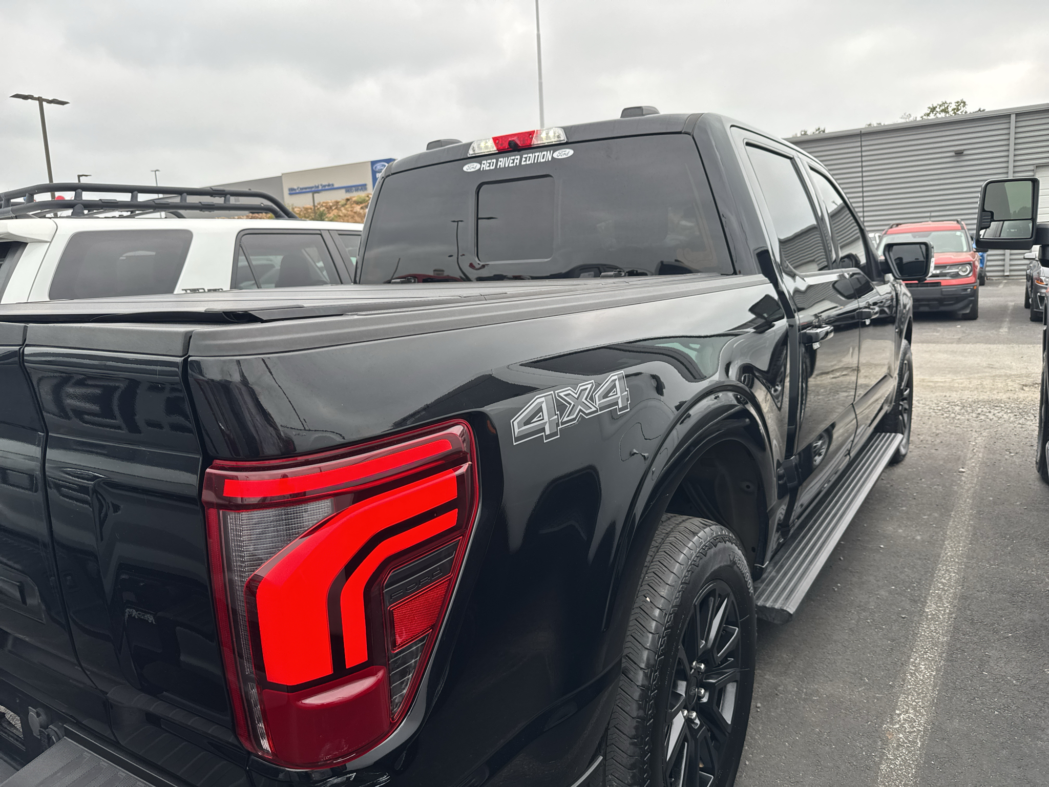 2025 Ford F-150 Platinum photo 4