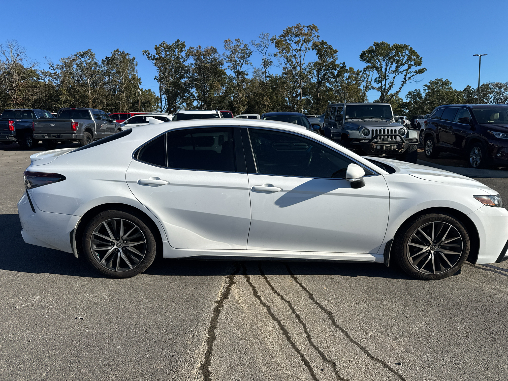2023 Toyota Camry SE photo 4