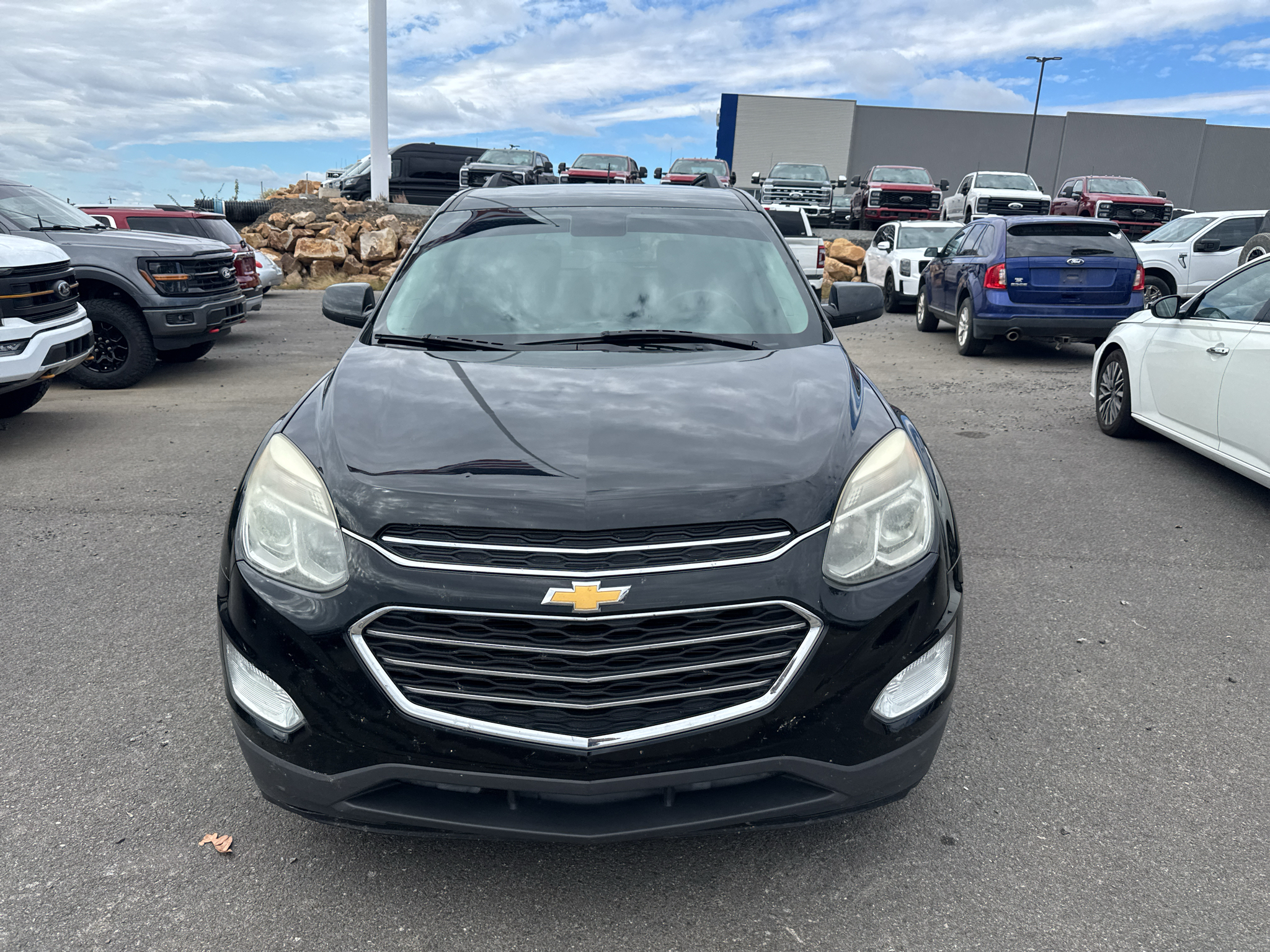 2017 Chevrolet Equinox LT photo 2