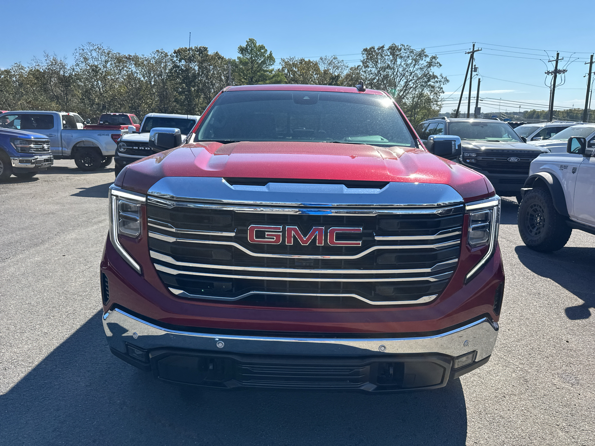 2024 GMC Sierra SLT photo 2