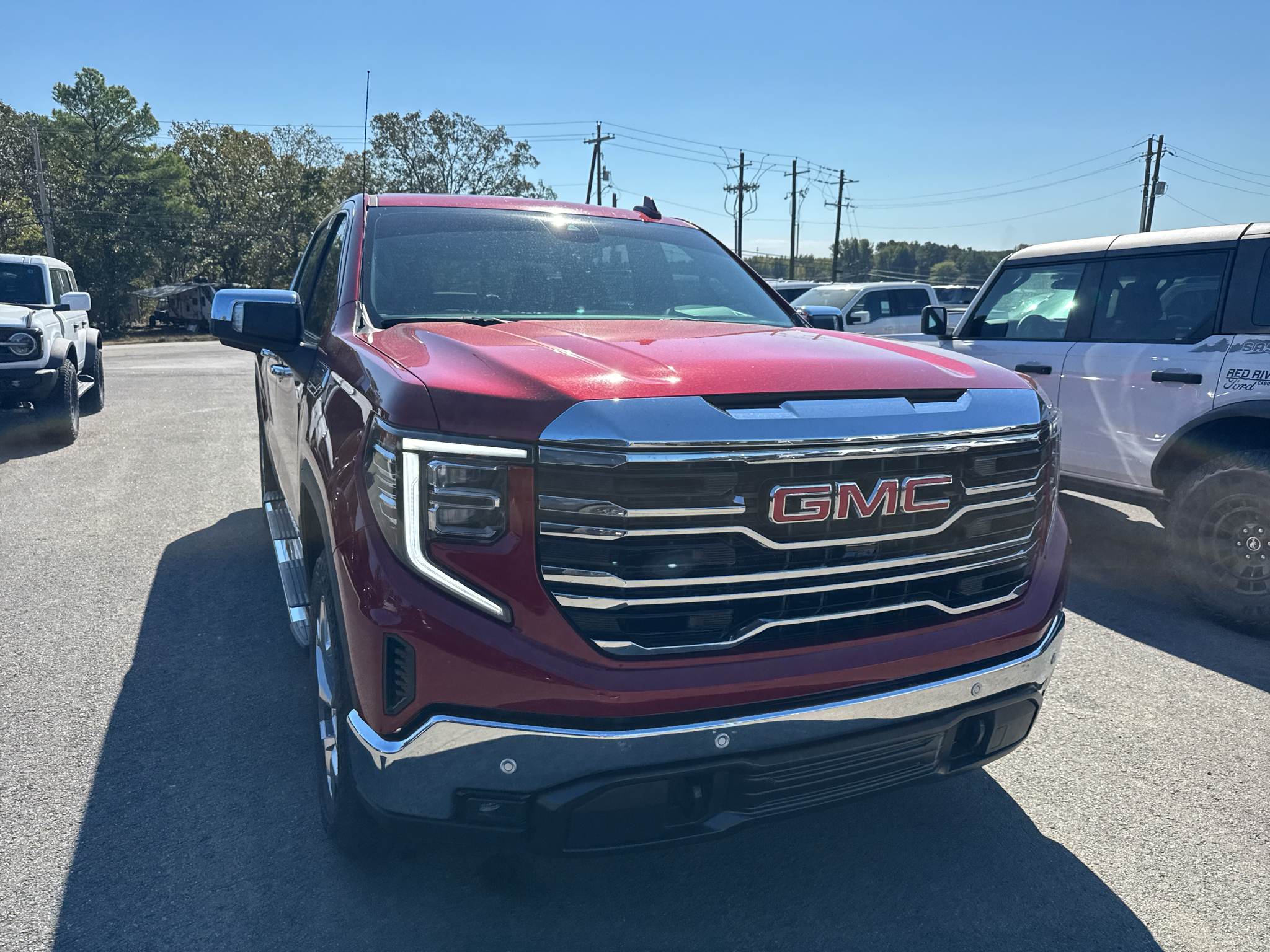 2024 GMC Sierra SLT photo 3