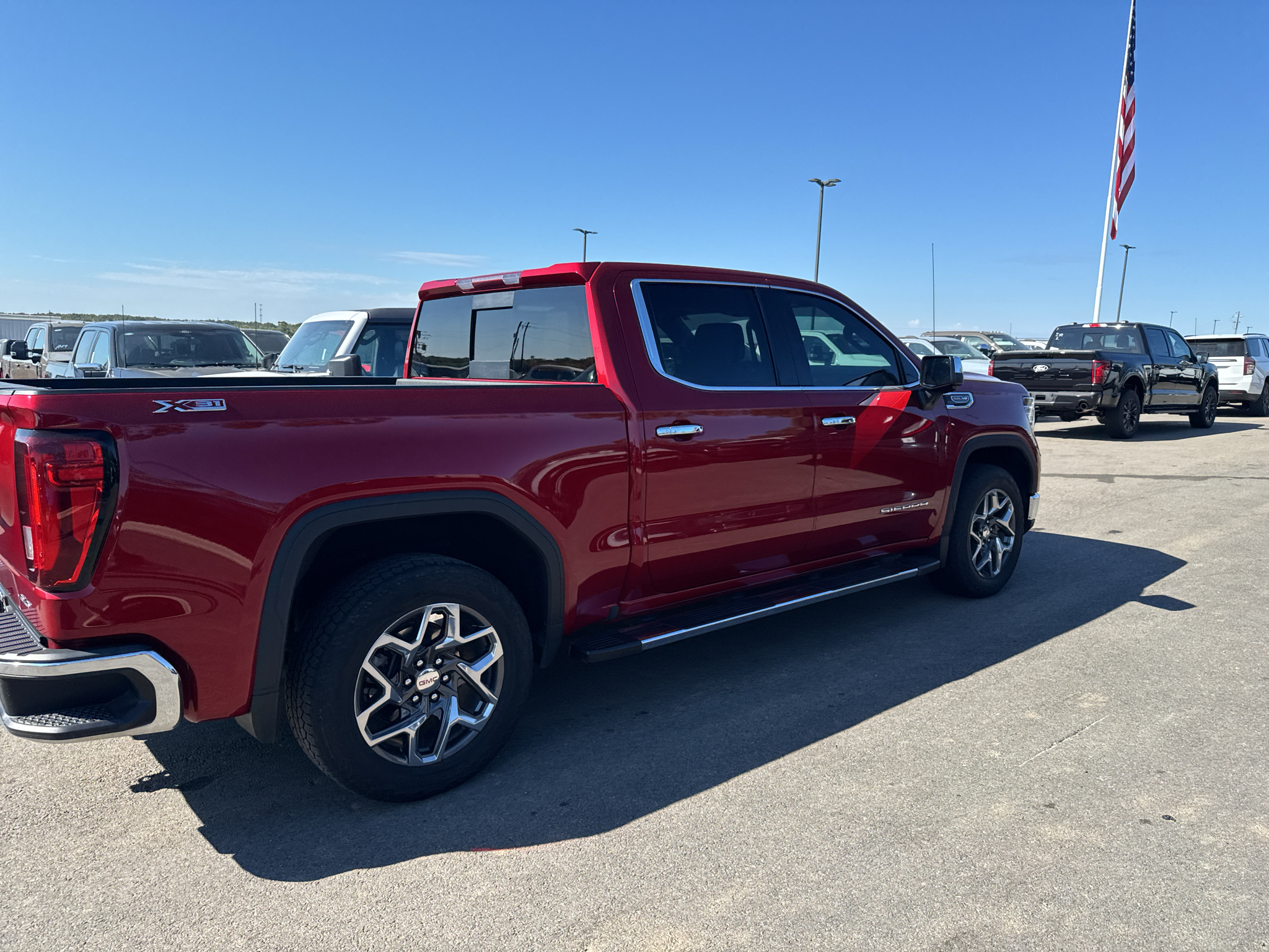 2024 GMC Sierra SLT photo 6