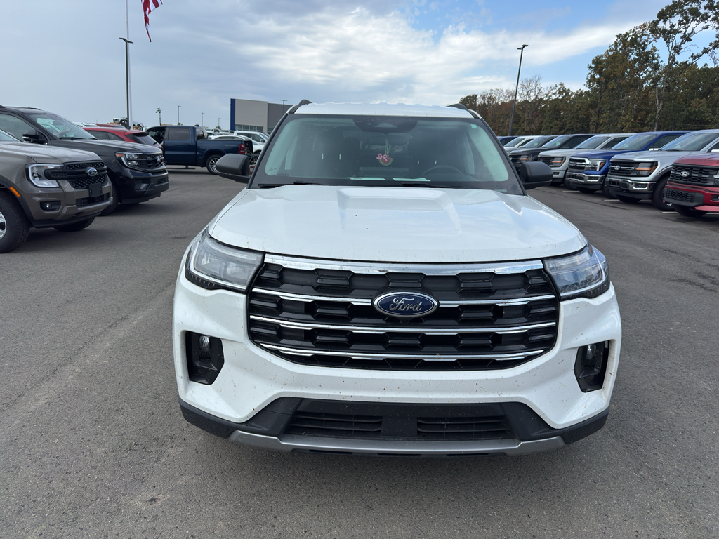 2025 Ford Explorer Active photo 2