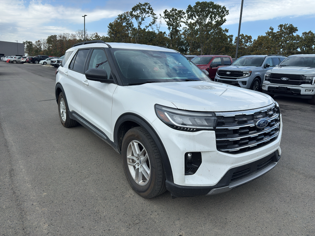 2025 Ford Explorer Active photo 3