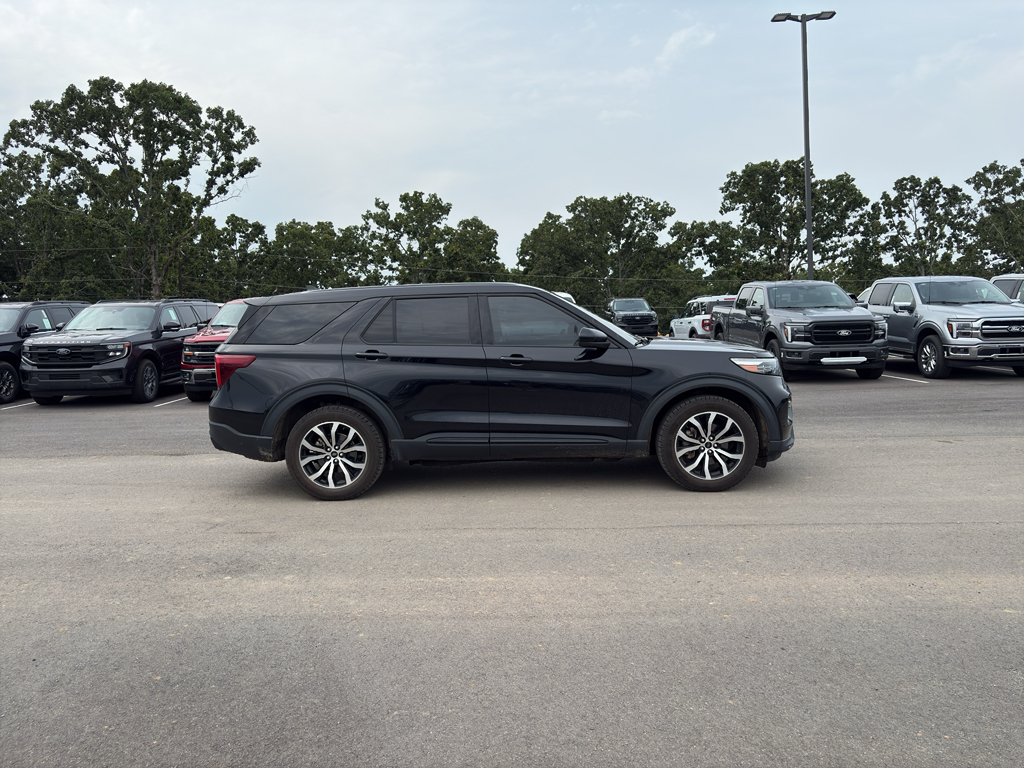 2022 Ford Explorer ST photo 5
