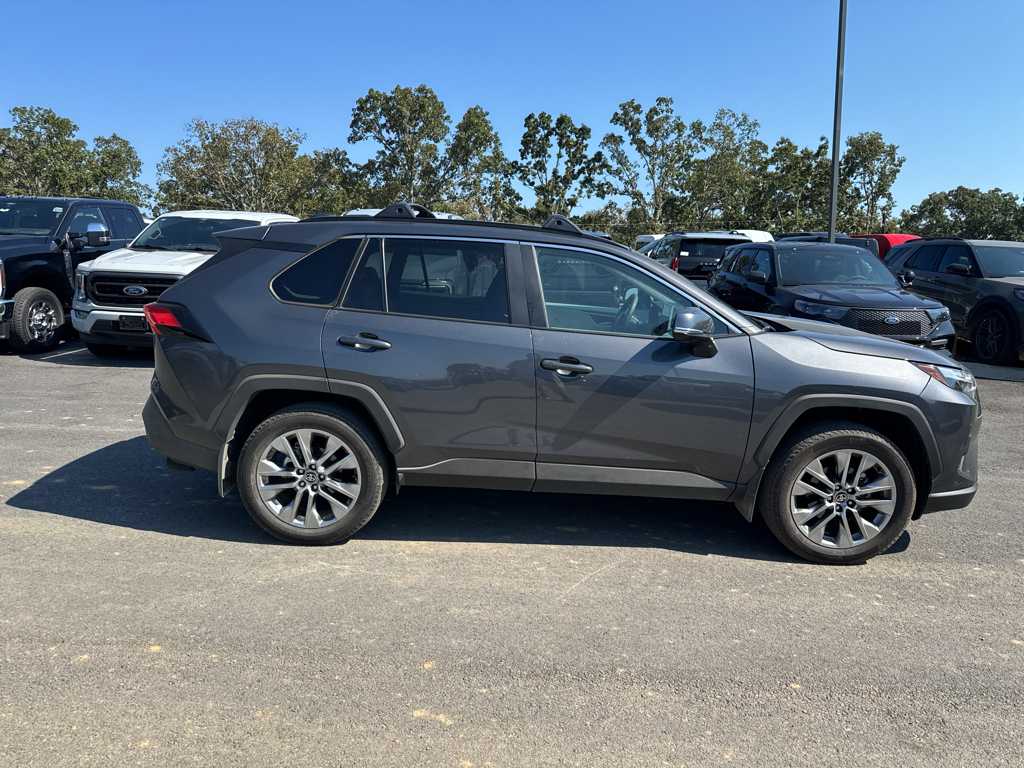 2025 Toyota RAV4 XLE Premium photo 4