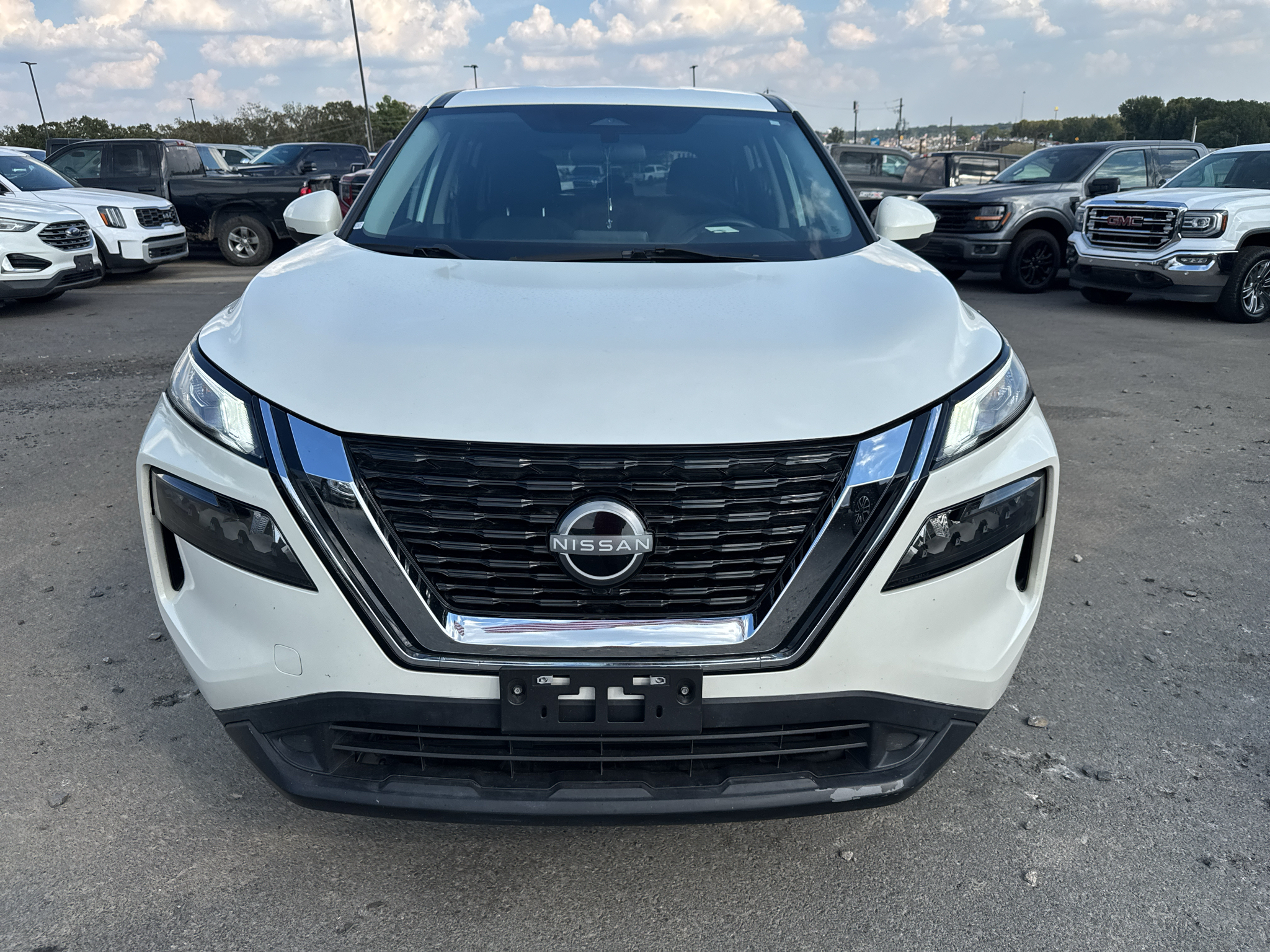 2023 Nissan Rogue SV photo 2