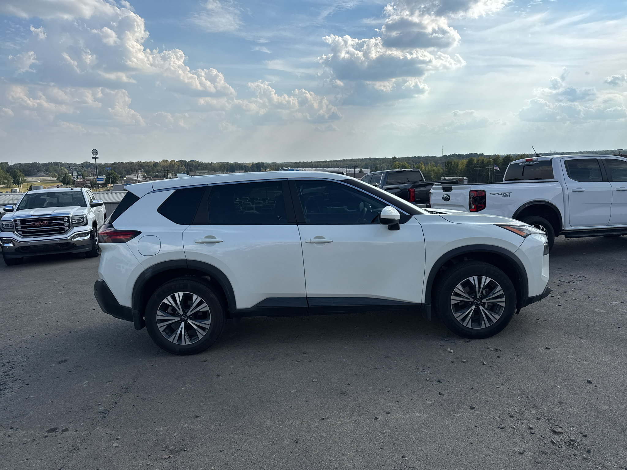 2023 Nissan Rogue SV photo 5